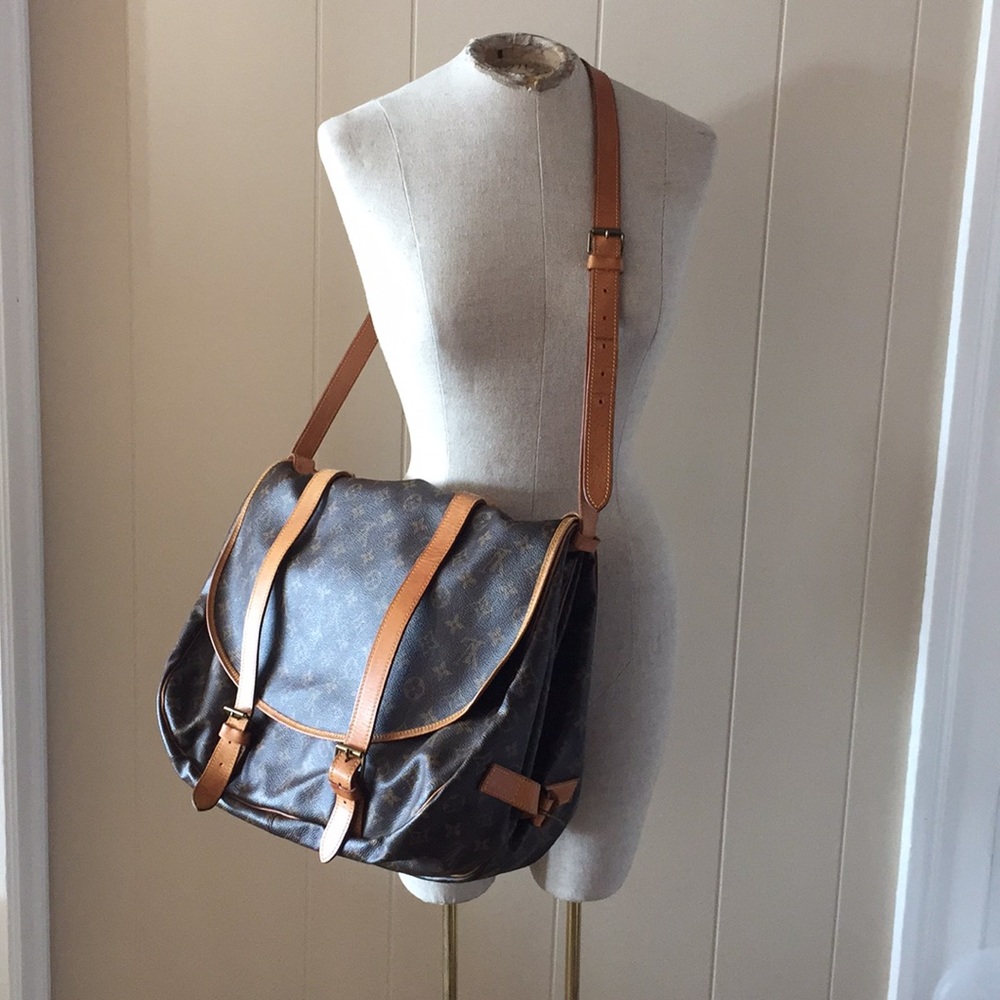 Beautiful Louis Vuitton monogram bag, Saumur 43